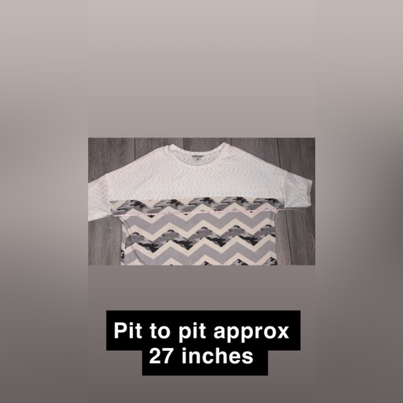 White Birch Women’s Plus Size 1X Blouse White Camo Chevron Short Sleeved Top EUC - Picture 4 of 6